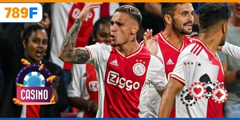 Edson Álvarez giữ vai trò trung vệ đa năng cho Ajax