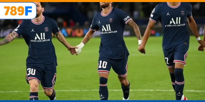 Mbappé và đồng đội tạo nên những pha bóng đẹp mắt.